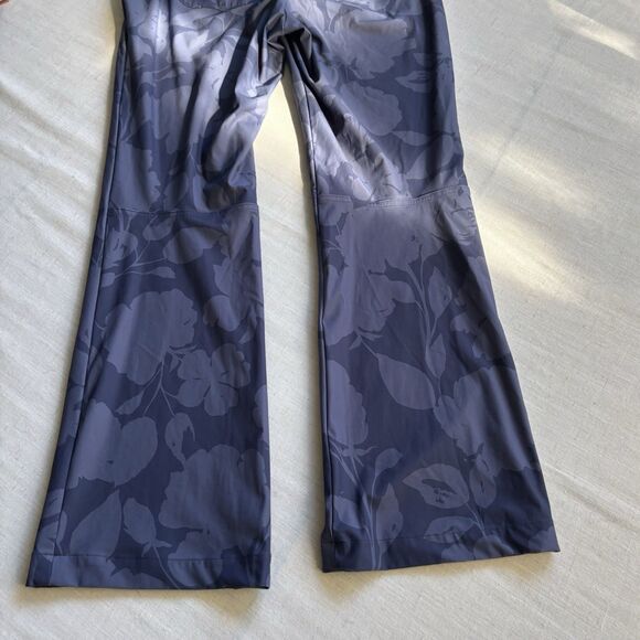 Spanx Blue Floral Sunshine Kick Flare Pants UPF Activewear - Size S - Picture 7 of 8